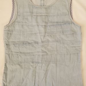 Vineyard Vines Women's Shirt Size 4 Blue Denim Sleeveless